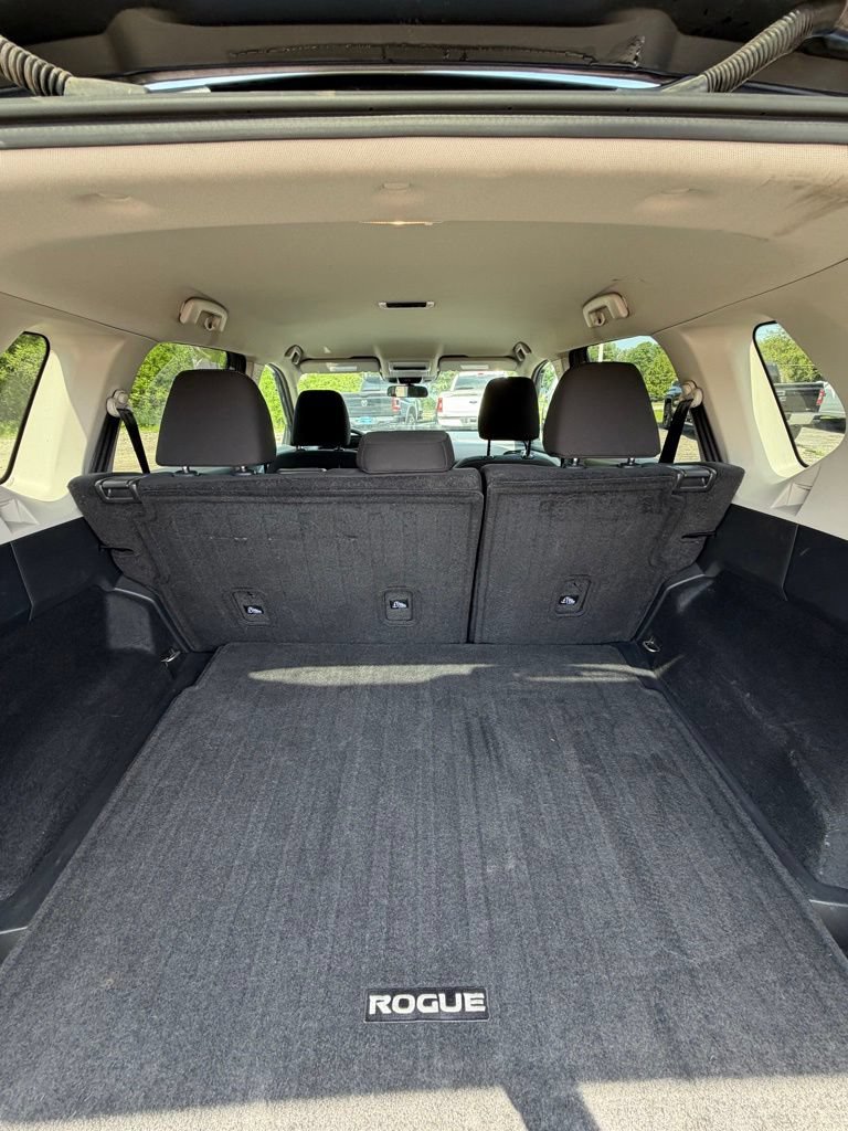 Used 2024 Nissan Rogue S AWD/4WD image 14