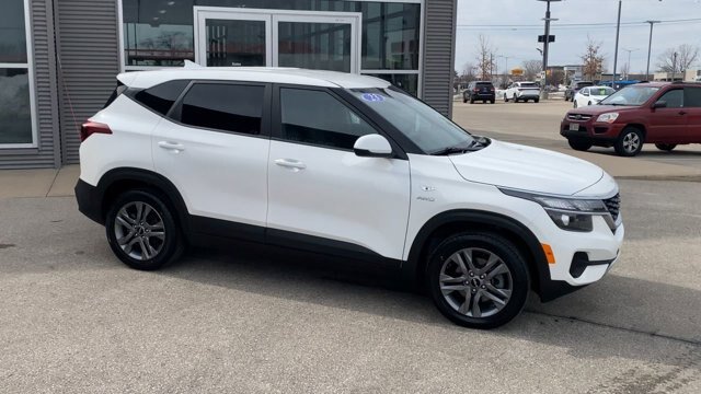 Used 2023 Kia Seltos LX AWD/4WD image 3