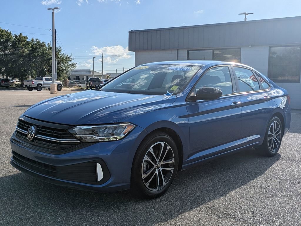Used 2024 Volkswagen Jetta Sport FWD image 2