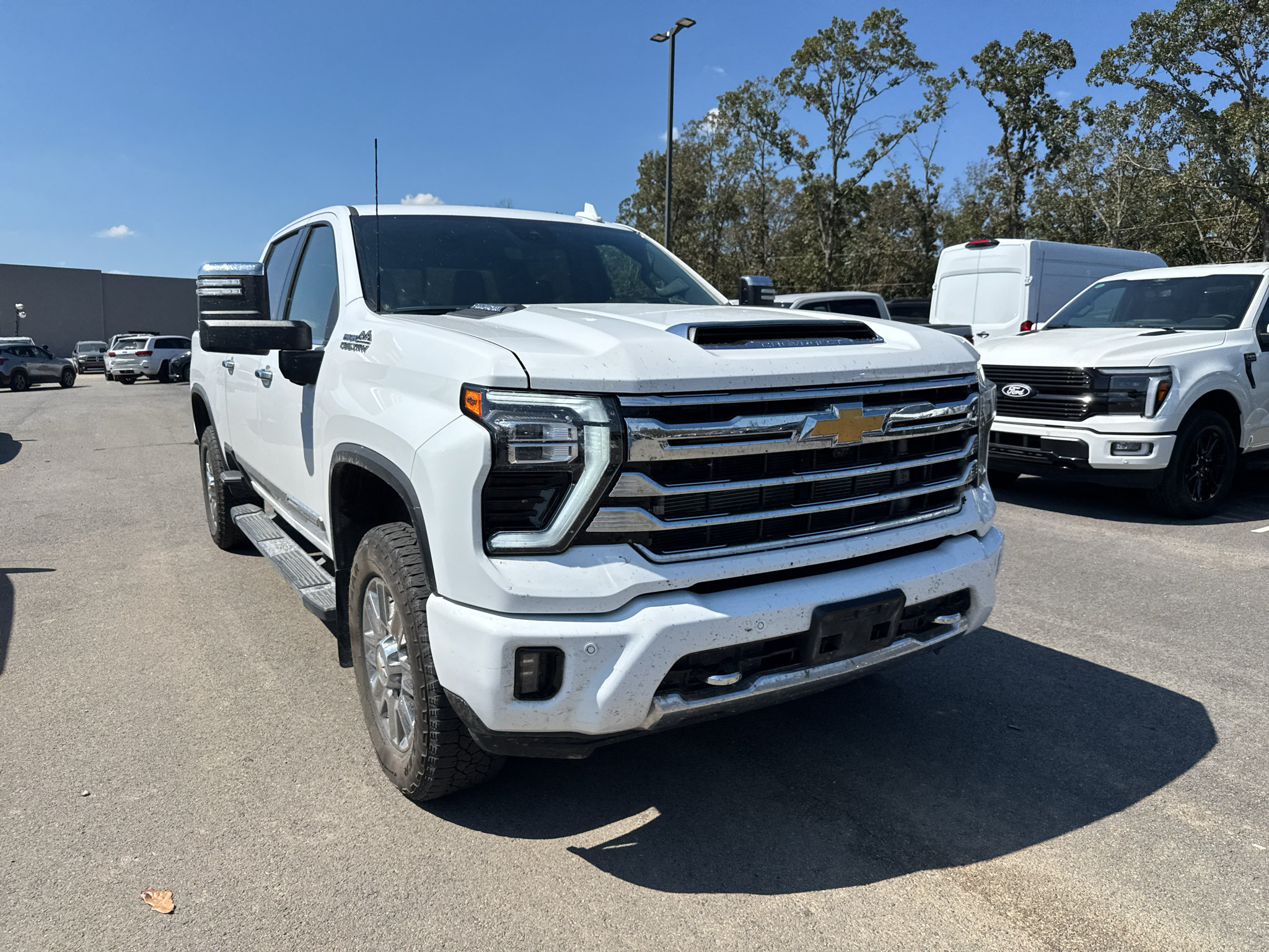 Used 2026 Chevrolet Silverado 2500 High Country w/ Technology Package AWD/4WD image 3