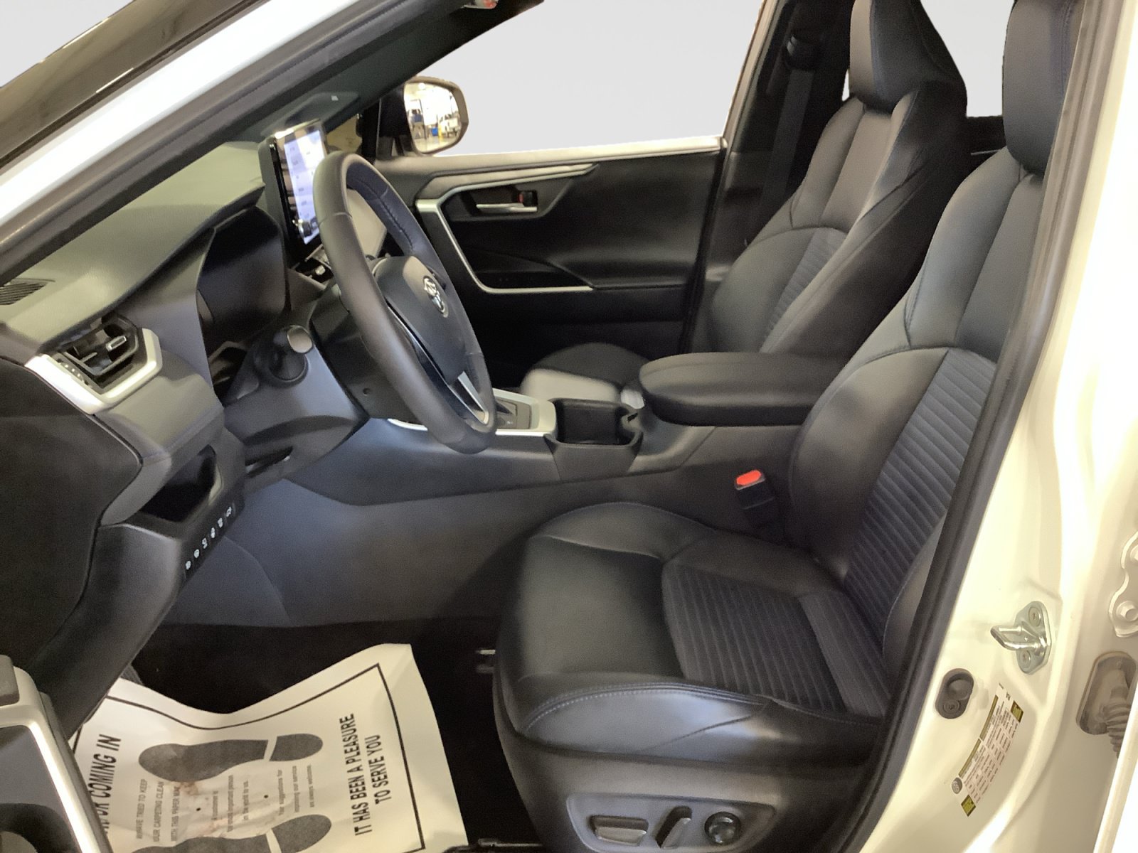 Used 2023 Toyota RAV4 XSE AWD/4WD image 9
