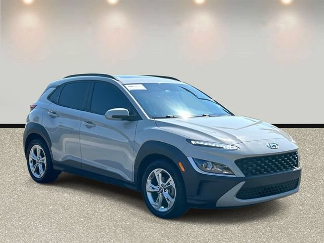 Used 2022 Hyundai Kona SEL w/ Convenience Package FWD image 3