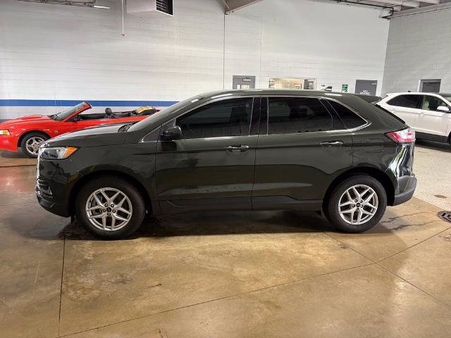 Certified 2024 Ford Edge SEL w/ Convenience Package AWD/4WD image 3
