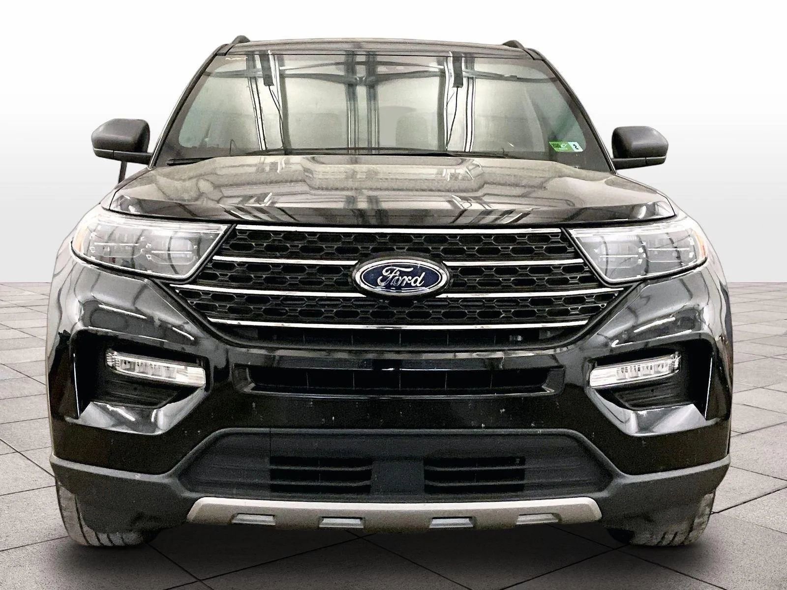 Certified 2022 Ford Explorer XLT w/ Equipment Group 202A AWD/4WD image 3