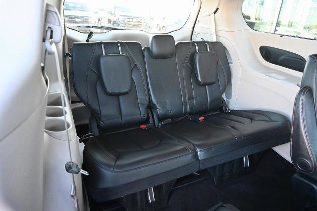 Used 2017 Chrysler Pacifica Touring-L Plus image 25
