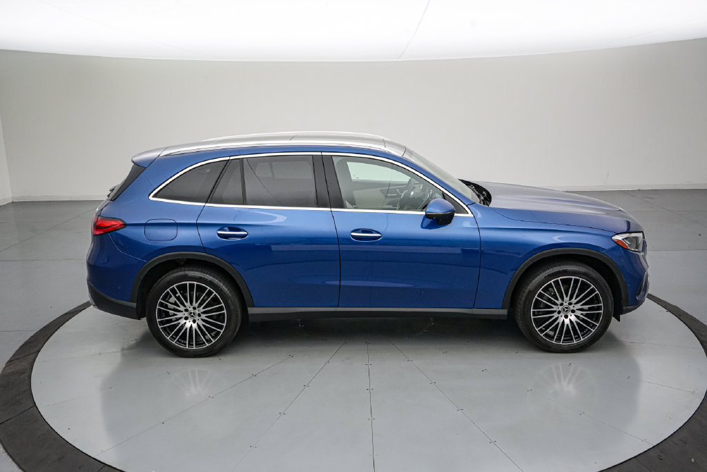 Used 2023 Mercedes-Benz GLC 300 4MATIC image 3