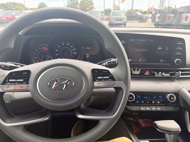 Used 2023 Hyundai Elantra SEL FWD image 10
