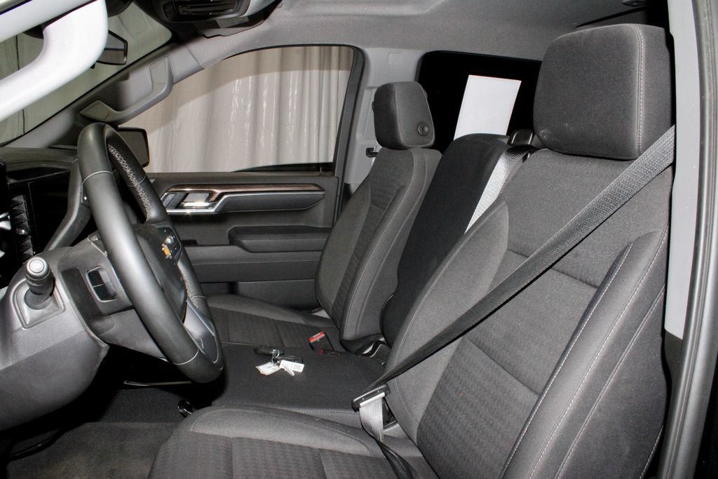 Used 2025 Chevrolet Silverado 1500 LT AWD/4WD image 23