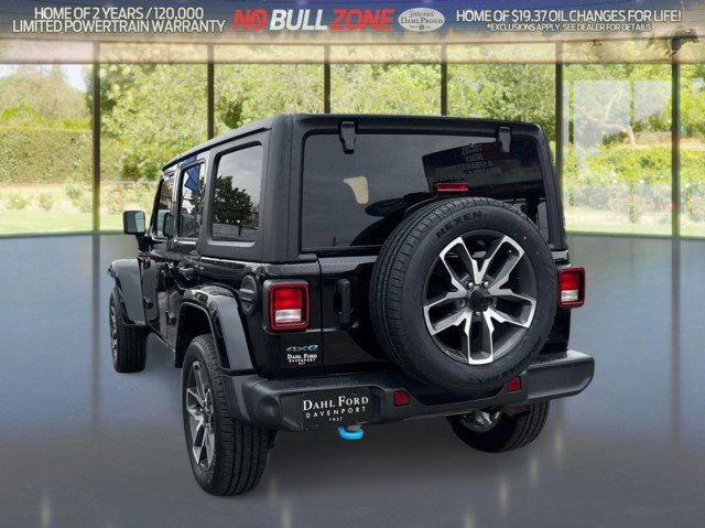 Used 2024 Jeep Wrangler Unlimited w/ Convenience Group AWD/4WD image 4