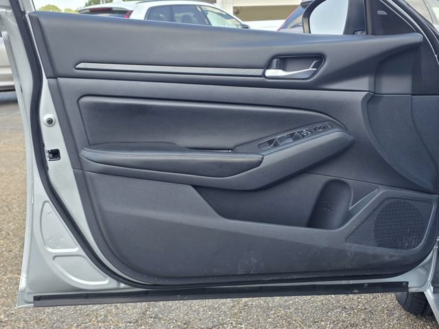 Used 2025 Nissan Altima 2.5 SV FWD image 15