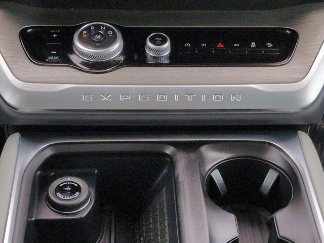 Certified 2025 Ford Expedition Platinum AWD/4WD image 19
