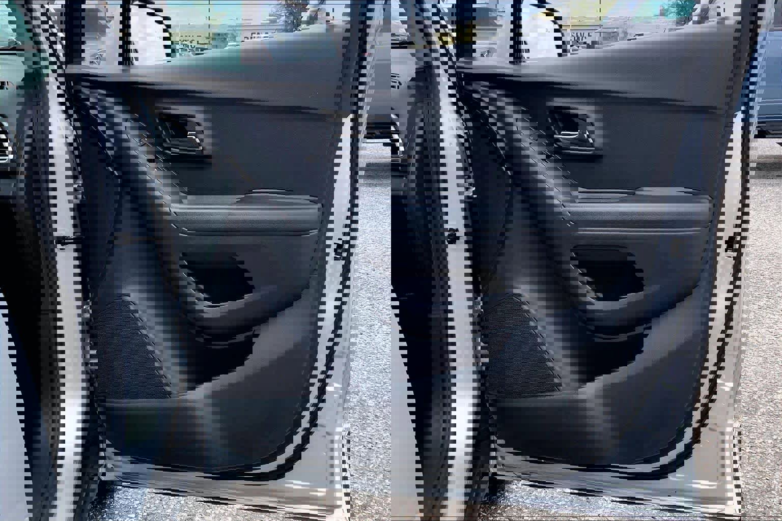 Used 2022 Chevrolet Trax LT w/ Driver Confidence Package image 22