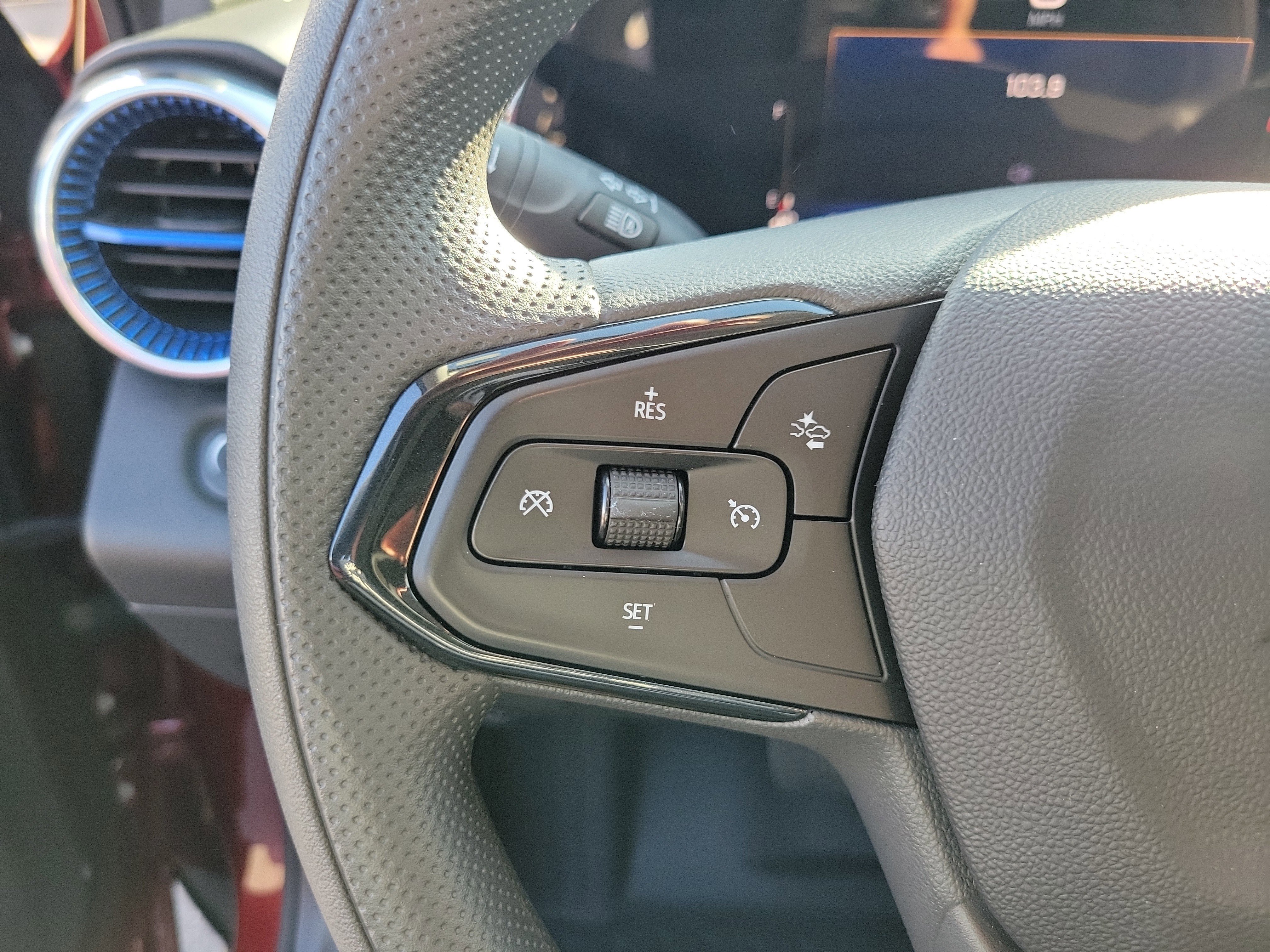 Used 2024 Chevrolet Trax LT FWD image 6