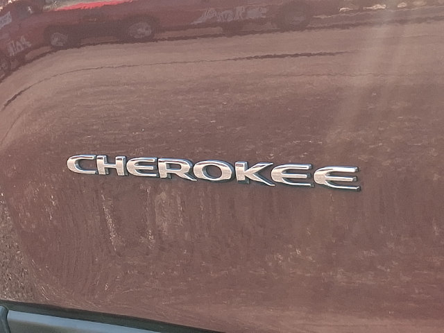 Used 2019 Jeep Cherokee Latitude Plus w/ Cold Weather Group AWD/4WD image 33