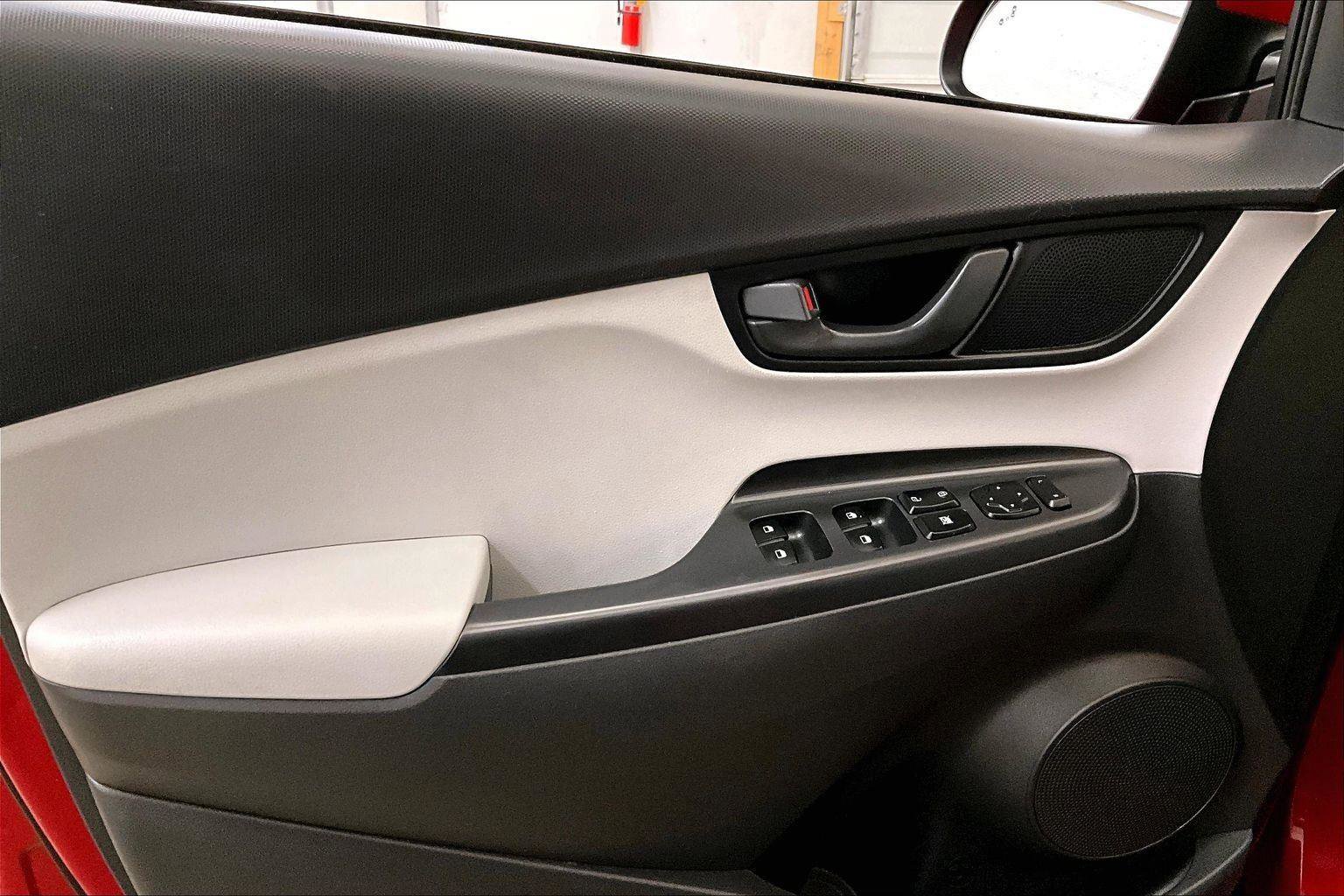 Used 2022 Hyundai Kona SEL image 22