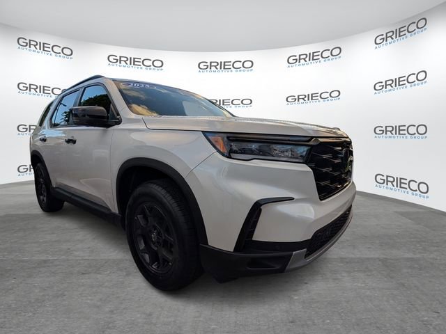 Used 2025 Honda Pilot TrailSport image 1