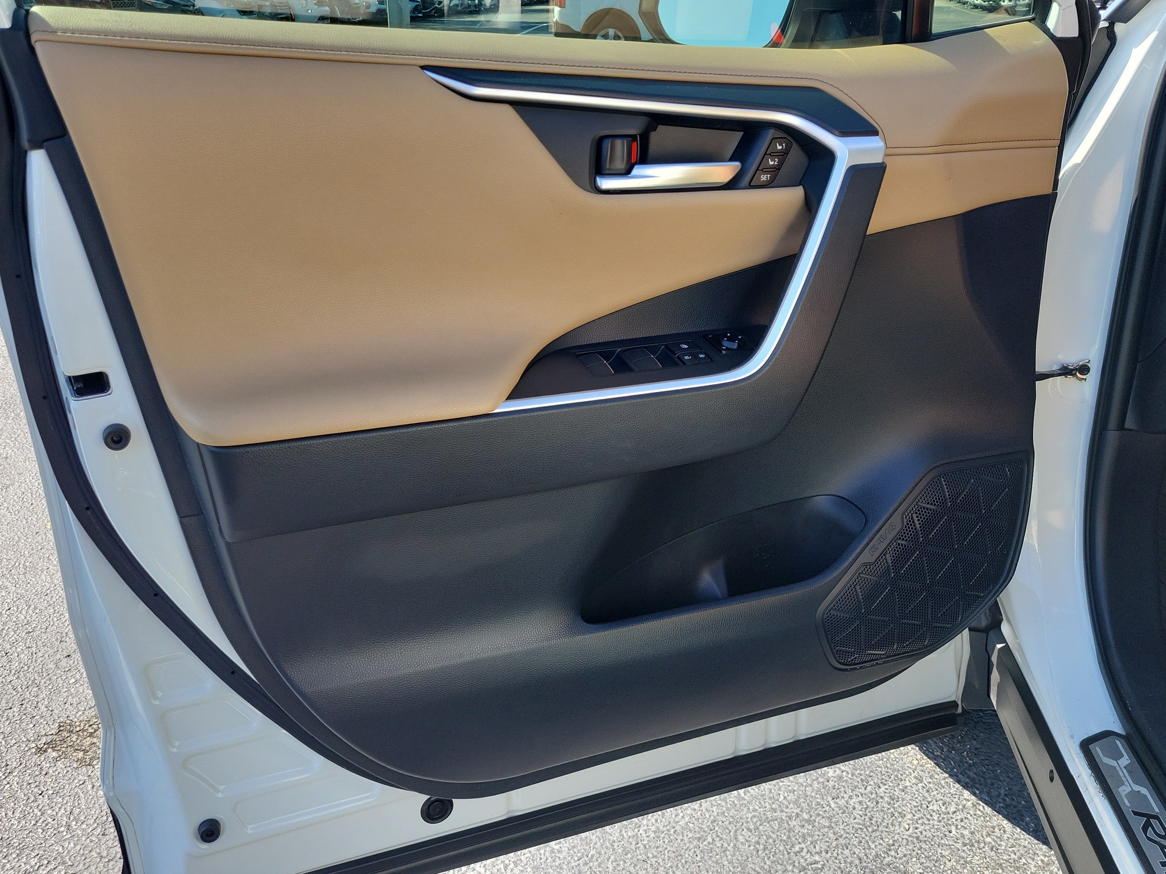 Used 2019 Toyota RAV4 Limited w/ Advanced Technology Package FWD image 19