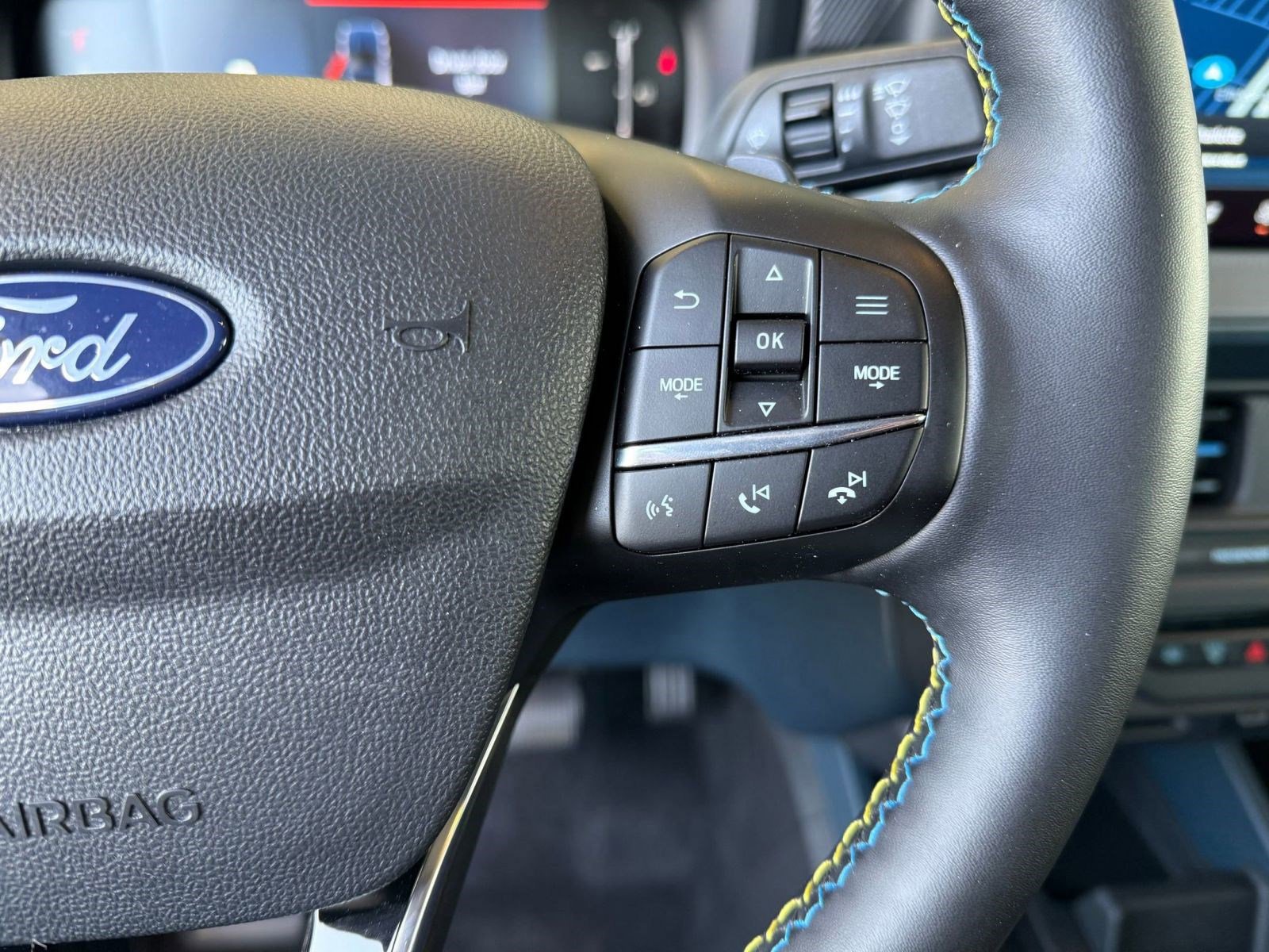 Certified 2025 Ford Maverick Lobo image 26