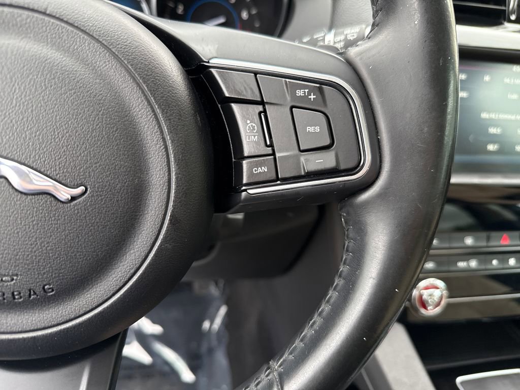 Used 2017 Jaguar F-PACE Premium image 16