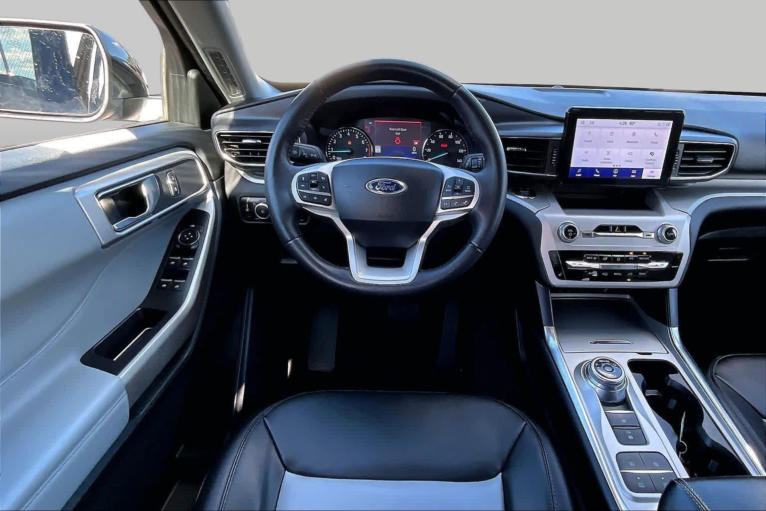 Certified 2024 Ford Explorer XLT RWD image 8
