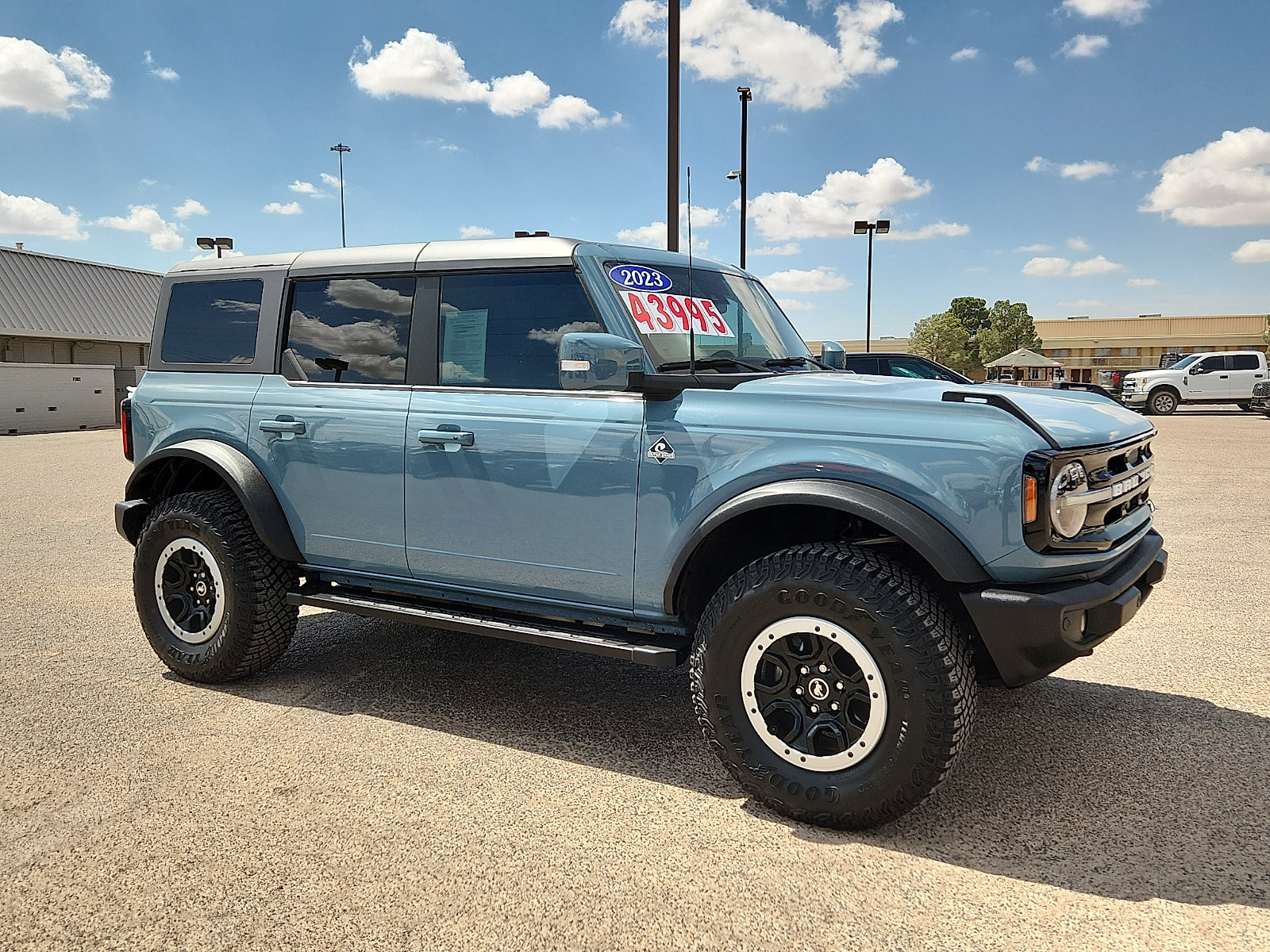 Certified 2023 Ford Bronco Outer Banks w/ Sasquatch Package AWD/4WD image 8
