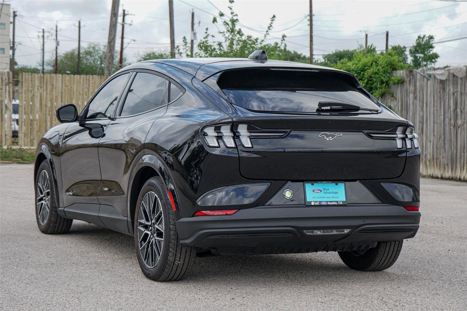 Certified 2025 Ford Mustang Mach-E Premium AWD/4WD image 4