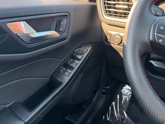 Certified 2025 Ford Escape ST-Line Select AWD/4WD image 30