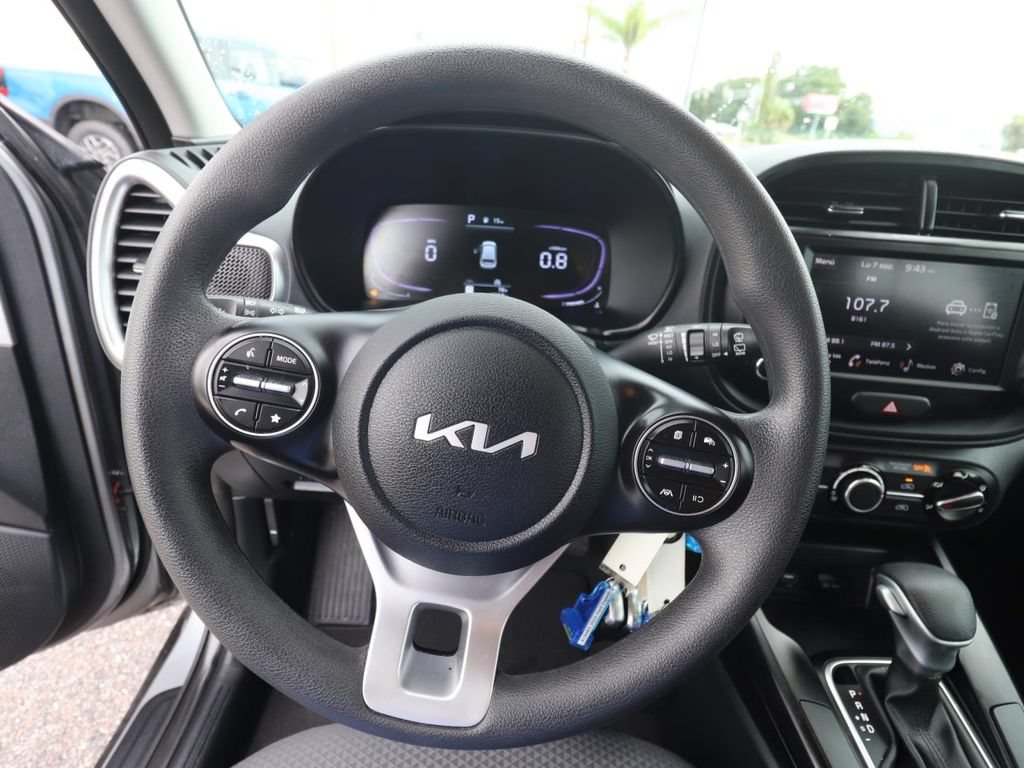 Used 2025 Kia Soul LX FWD image 17