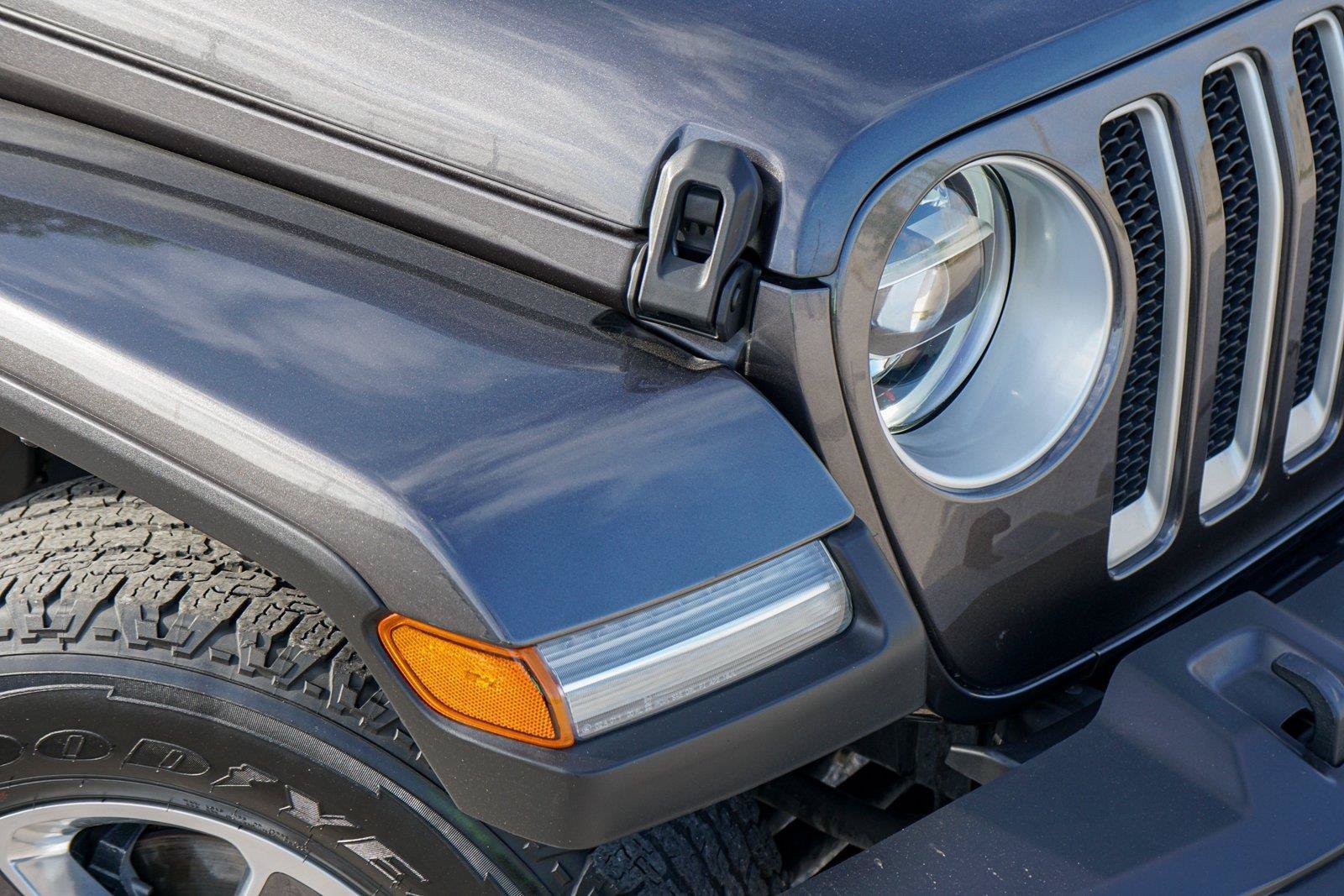 Used 2021 Jeep Wrangler Unlimited Sahara AWD/4WD image 3
