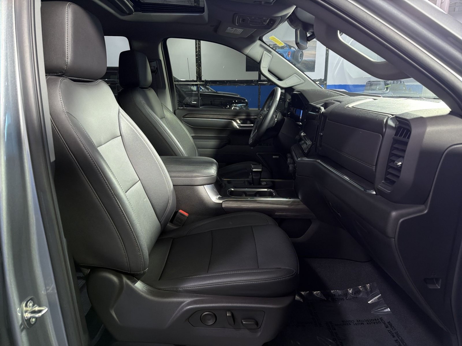 Used 2024 Chevrolet Silverado 1500 LTZ w/ LTZ Convenience Package II AWD/4WD image 24