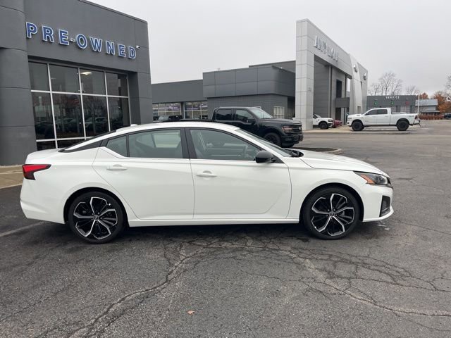 Used 2024 Nissan Altima 2.5 SR image 3