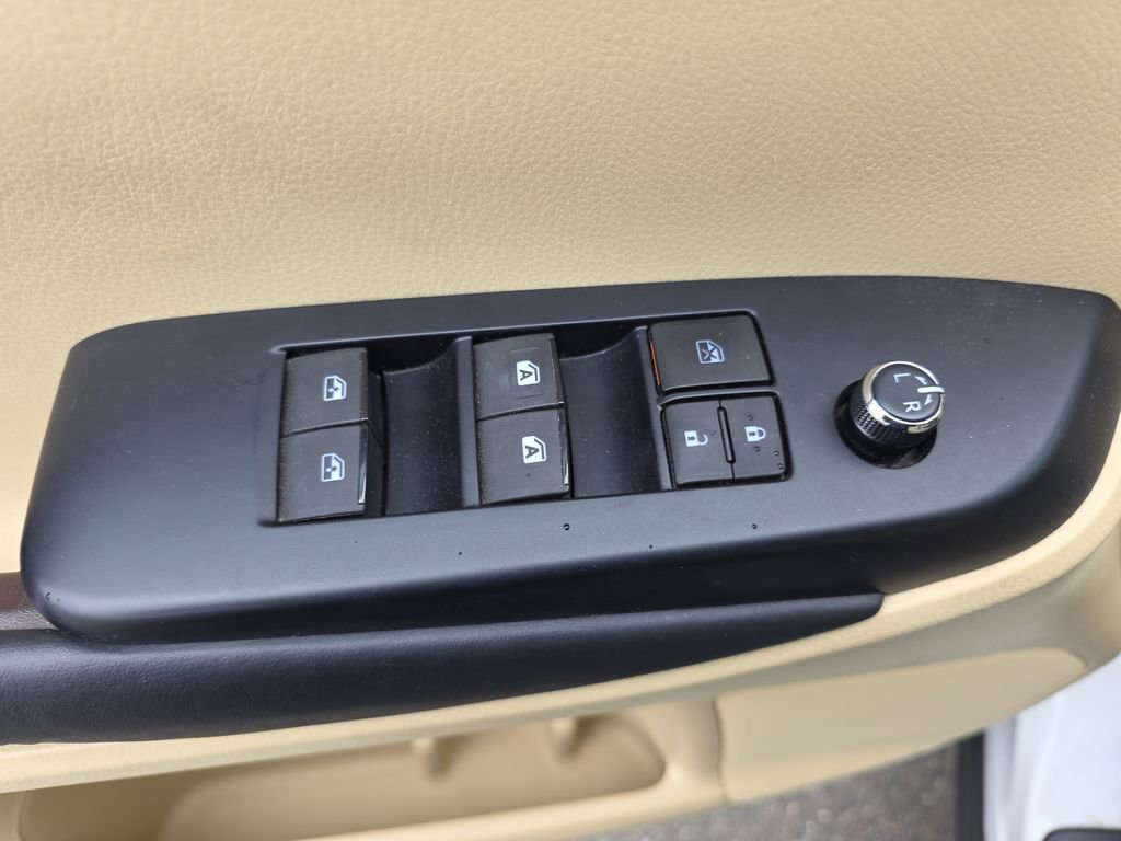 Used 2018 Toyota Highlander XLE w/ Carpet Mat Package (TMS) FWD image 20