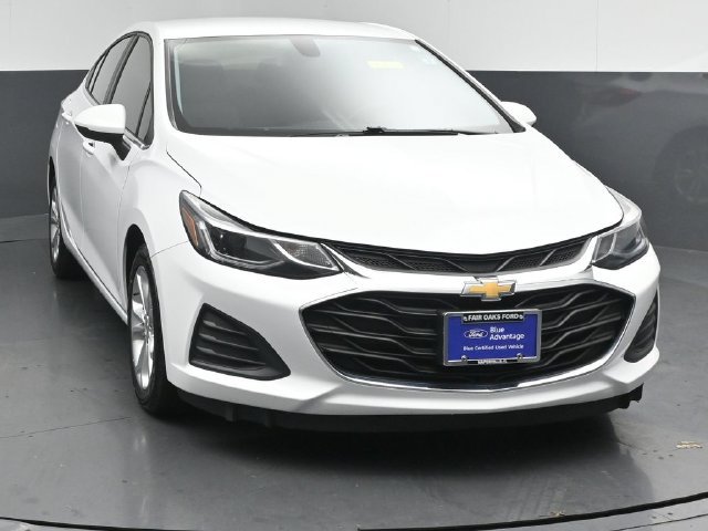 Used 2019 Chevrolet Cruze LT w/ Convenience Package FWD image 2