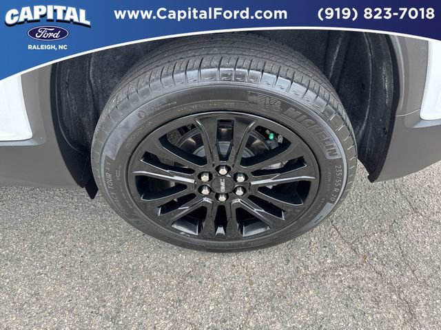 Used 2023 GMC Acadia SLE w/ Driver Convenience Package image 13