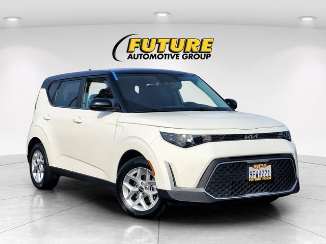 Used 2023 Kia Soul S image 1