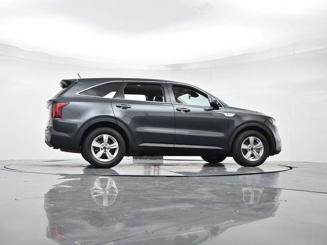 Used 2023 Kia Sorento LX image 32