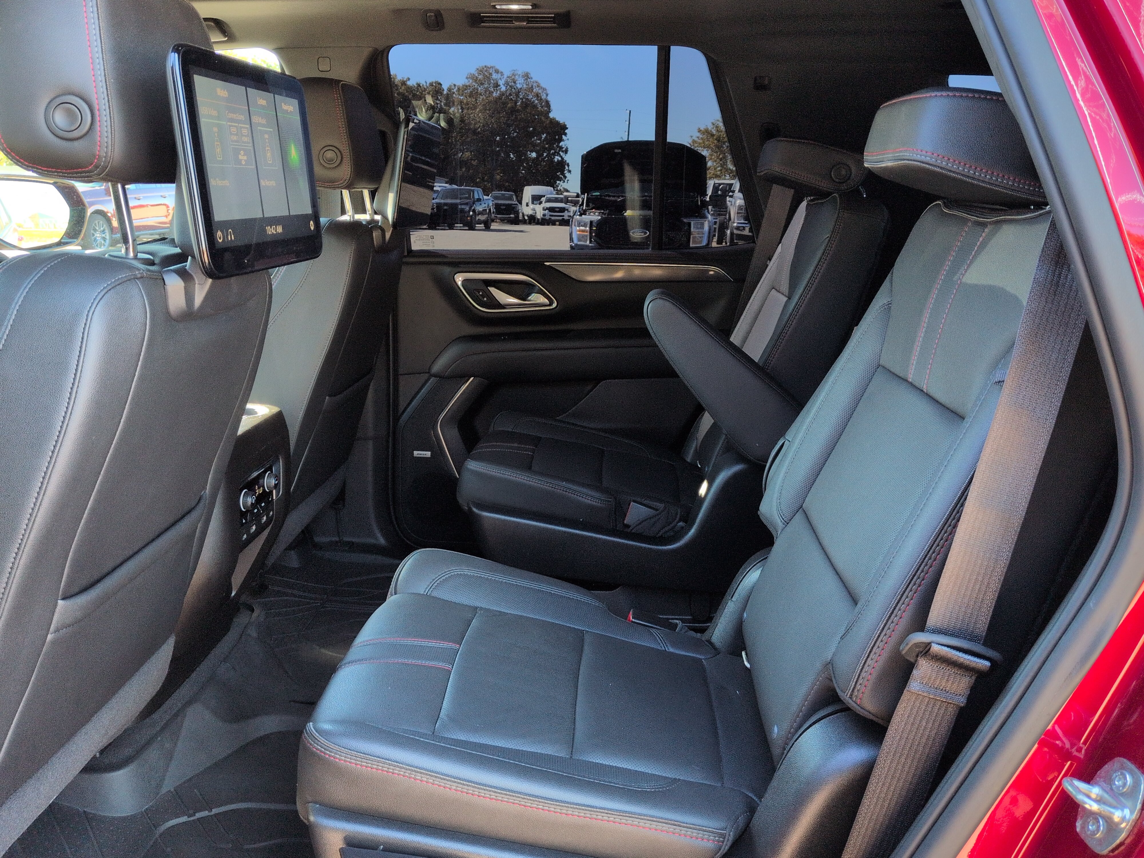 Used 2021 Chevrolet Tahoe RST w/ Luxury Package AWD/4WD image 12