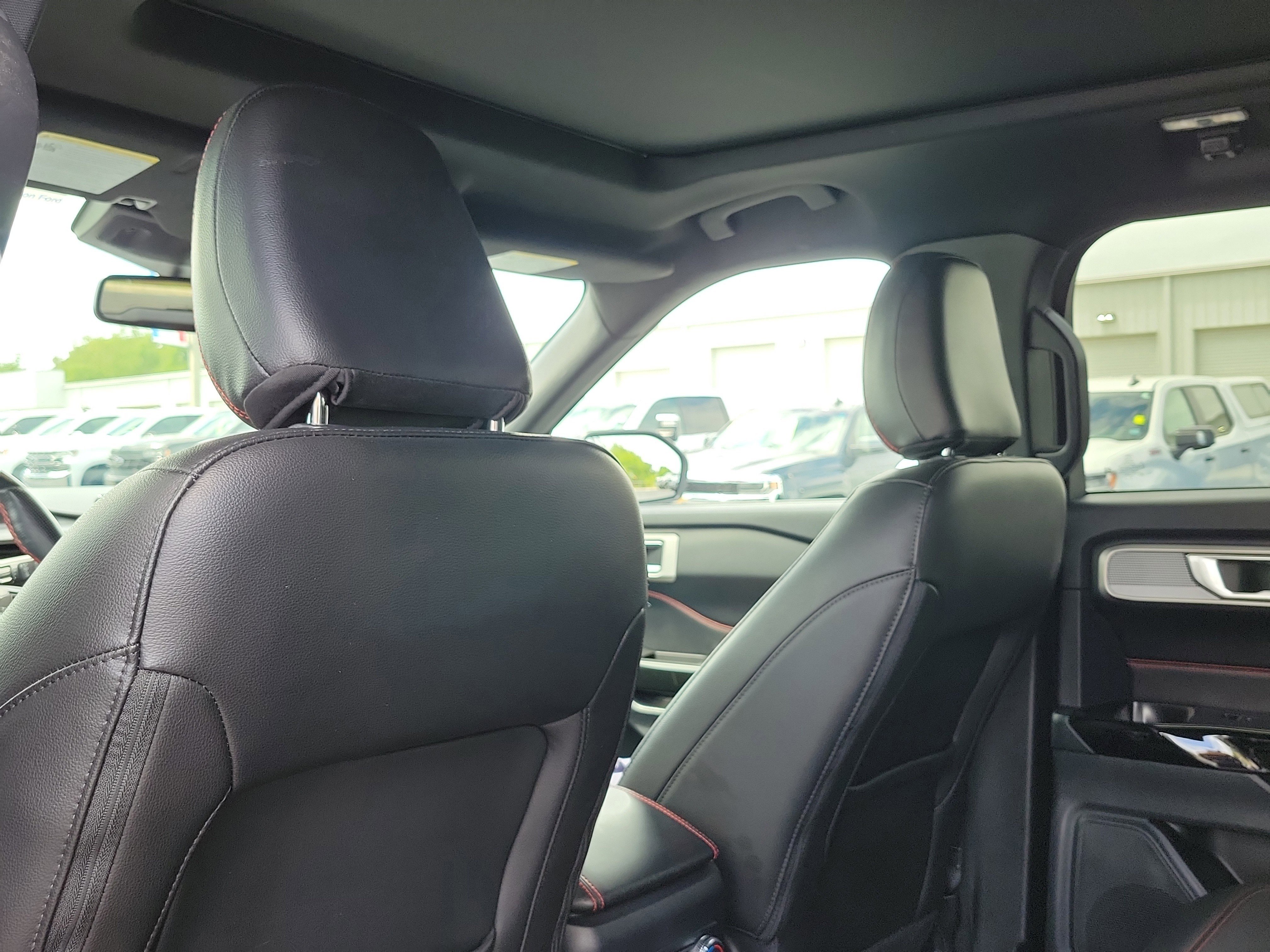 Certified 2022 Ford Explorer ST-Line w/ Class IV Trailer Tow Package image 15