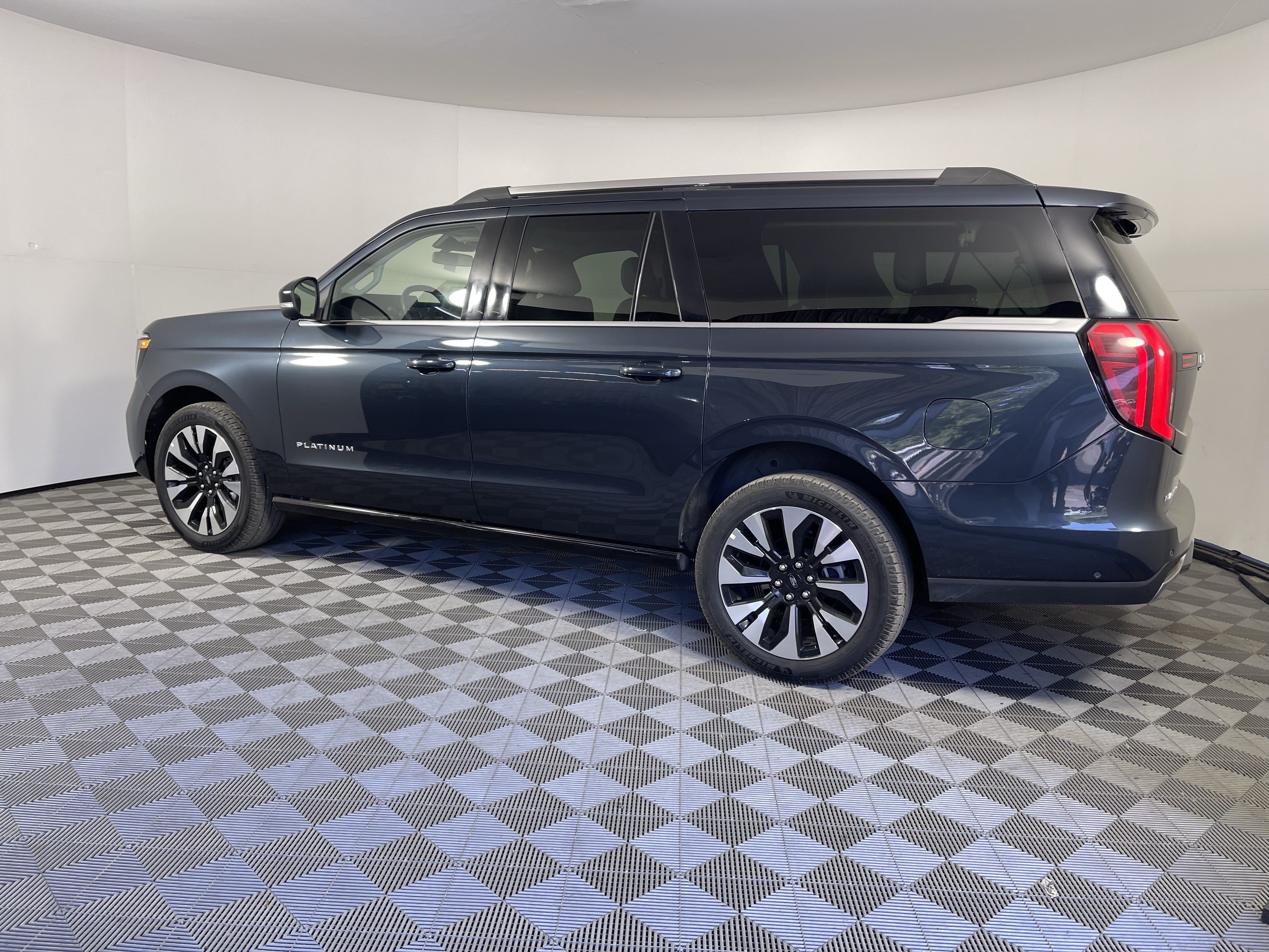 Certified 2025 Ford Expedition Max Platinum w/ Driver's Package AWD/4WD image 2