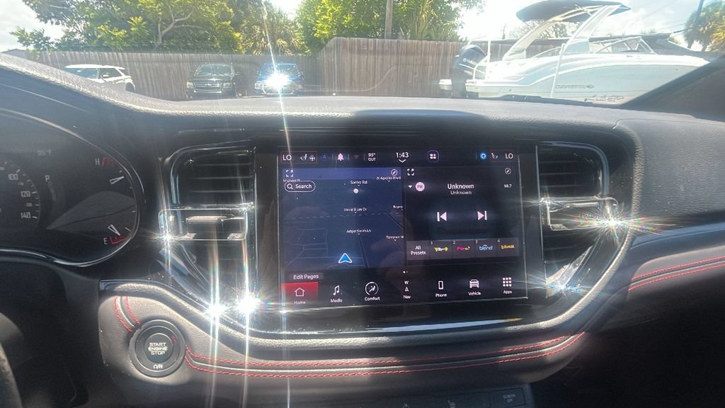 Used 2025 Dodge Durango GT RWD image 2