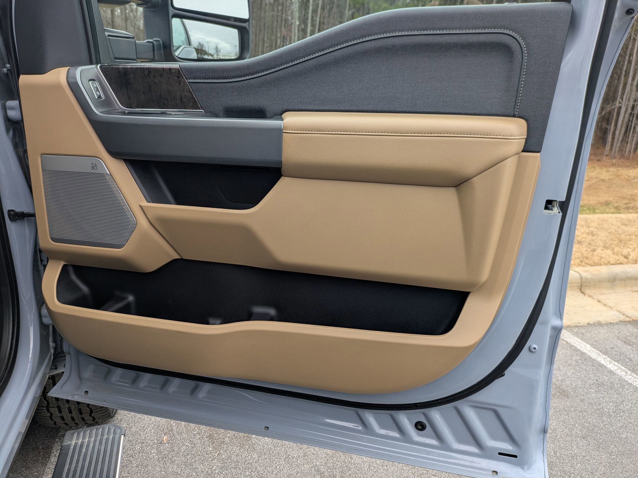 Certified 2024 Ford F350 Lariat w/ Chrome Package image 38