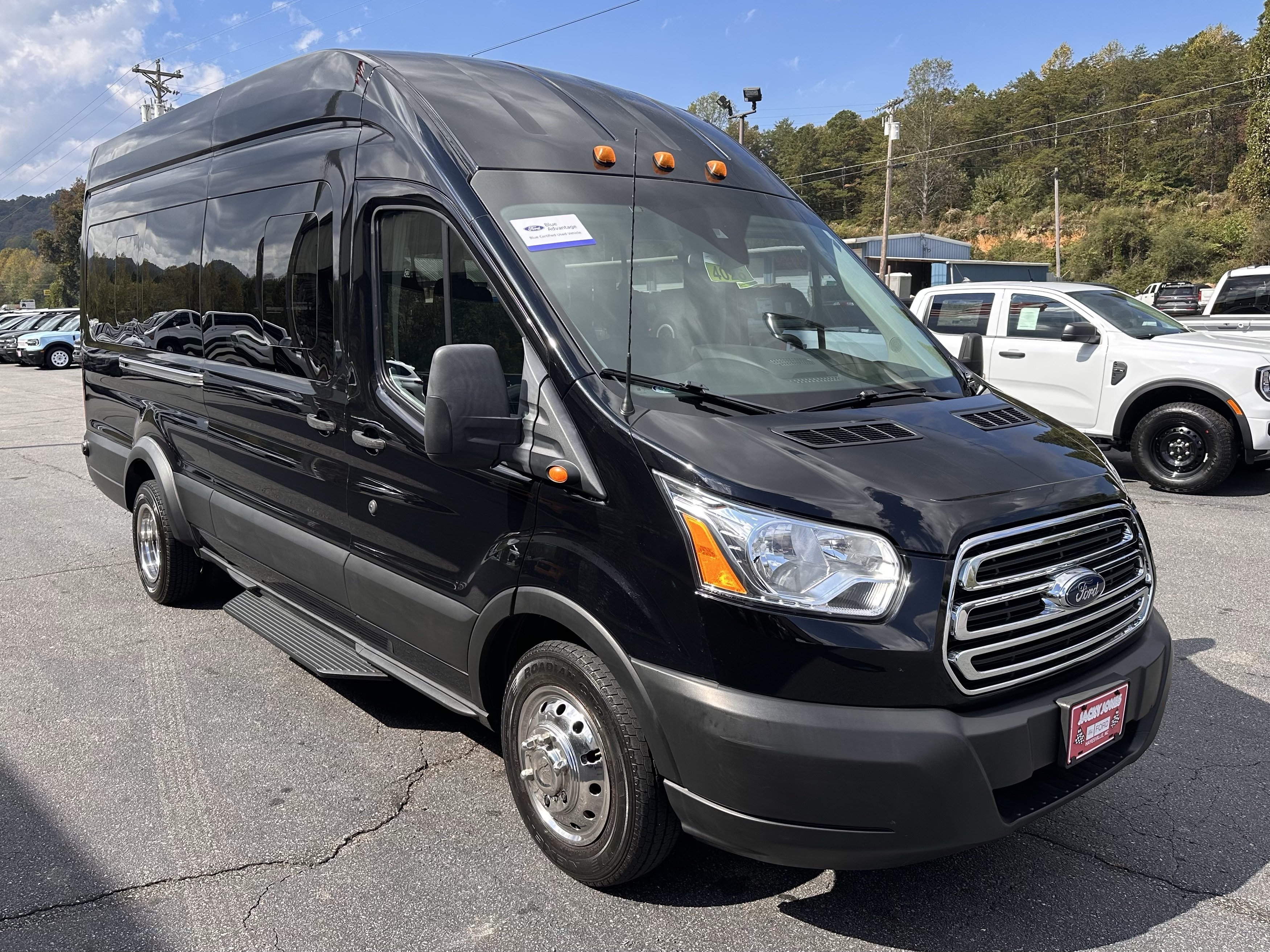 Certified 2019 Ford Transit 350 XLT RWD image 4