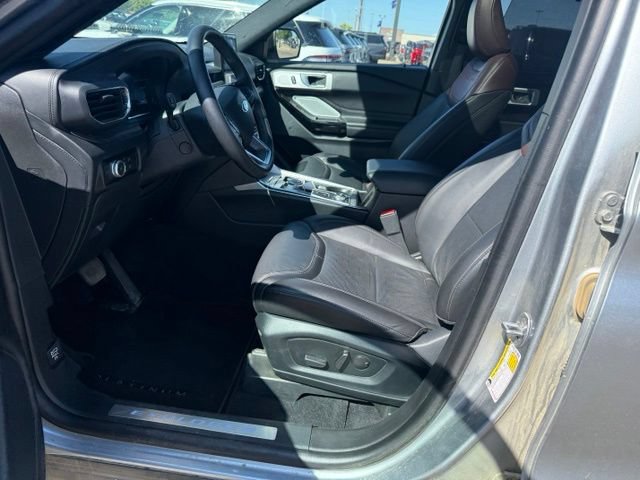 Certified 2023 Ford Explorer Platinum w/ Technology Package AWD/4WD image 2