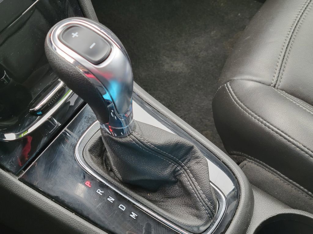 Used 2020 Buick Encore Essence image 29