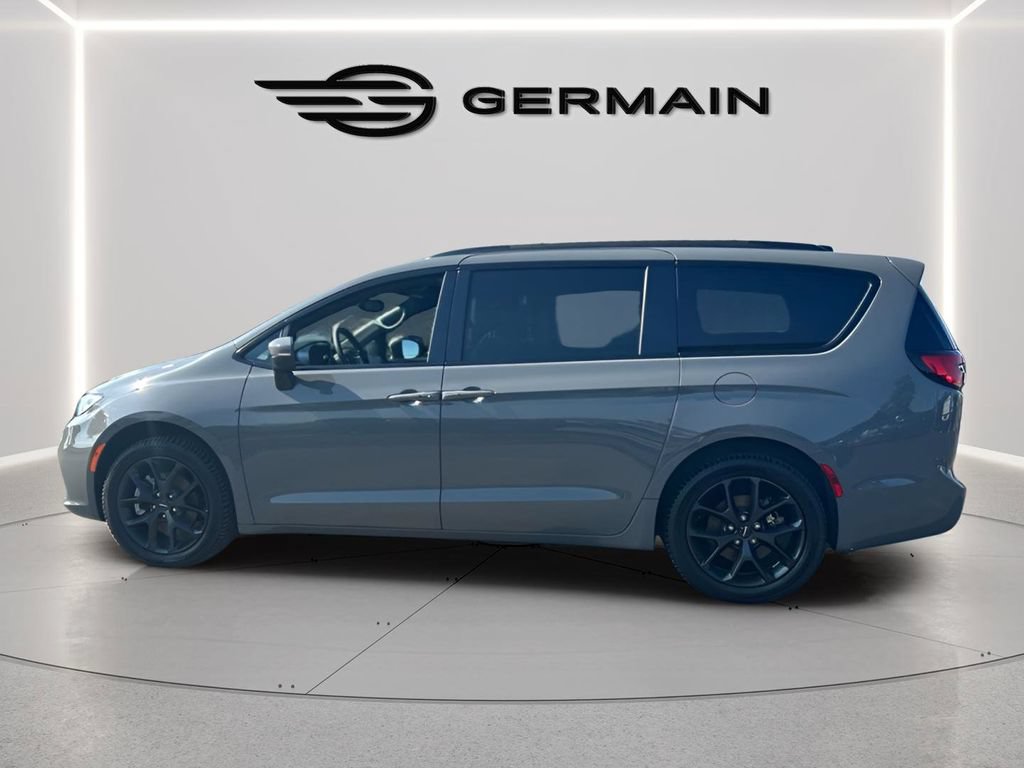 Used 2023 Chrysler Pacifica Touring-L w/ S Appearance Package AWD/4WD image 4