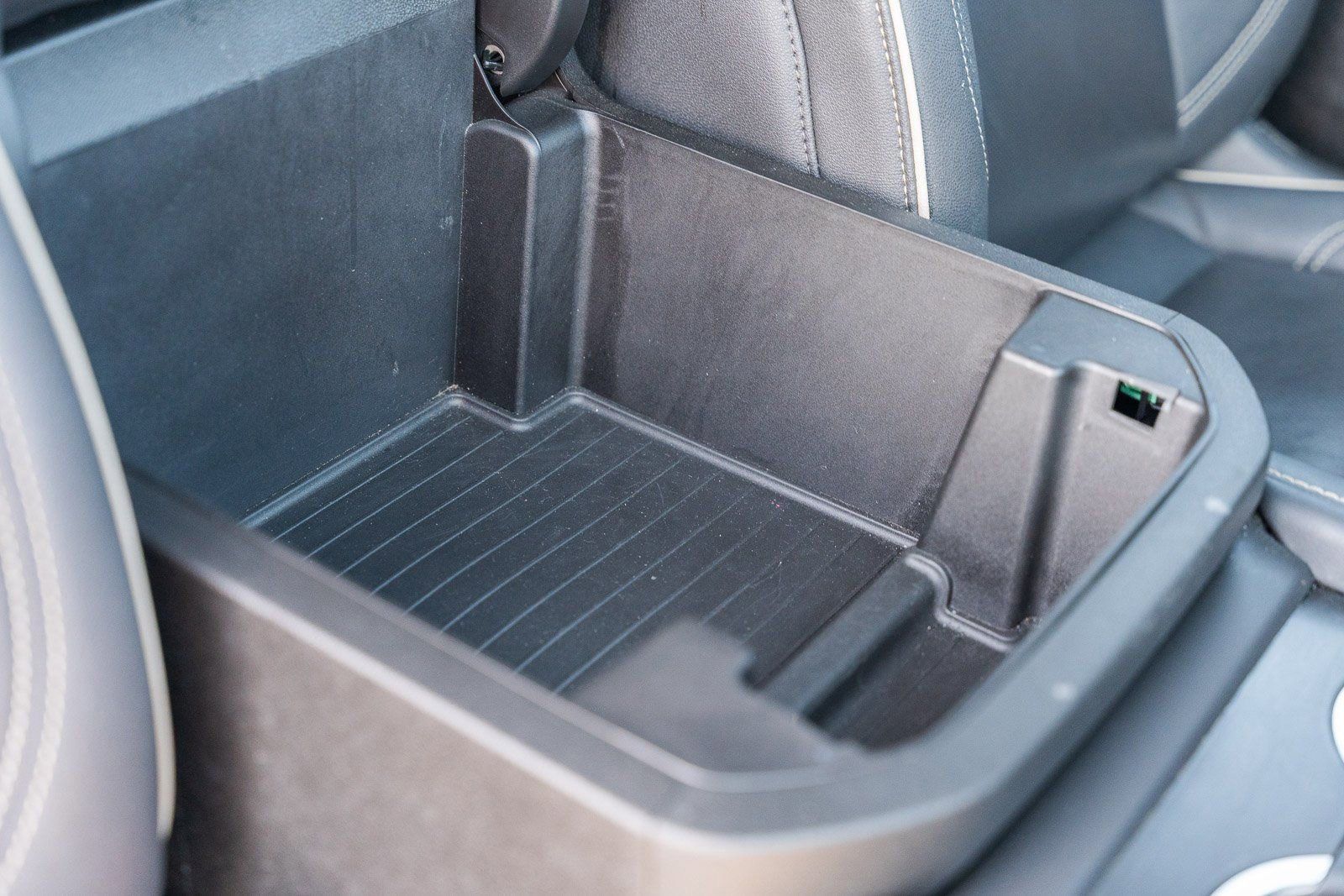 Used 2023 Chevrolet Suburban Premier image 12