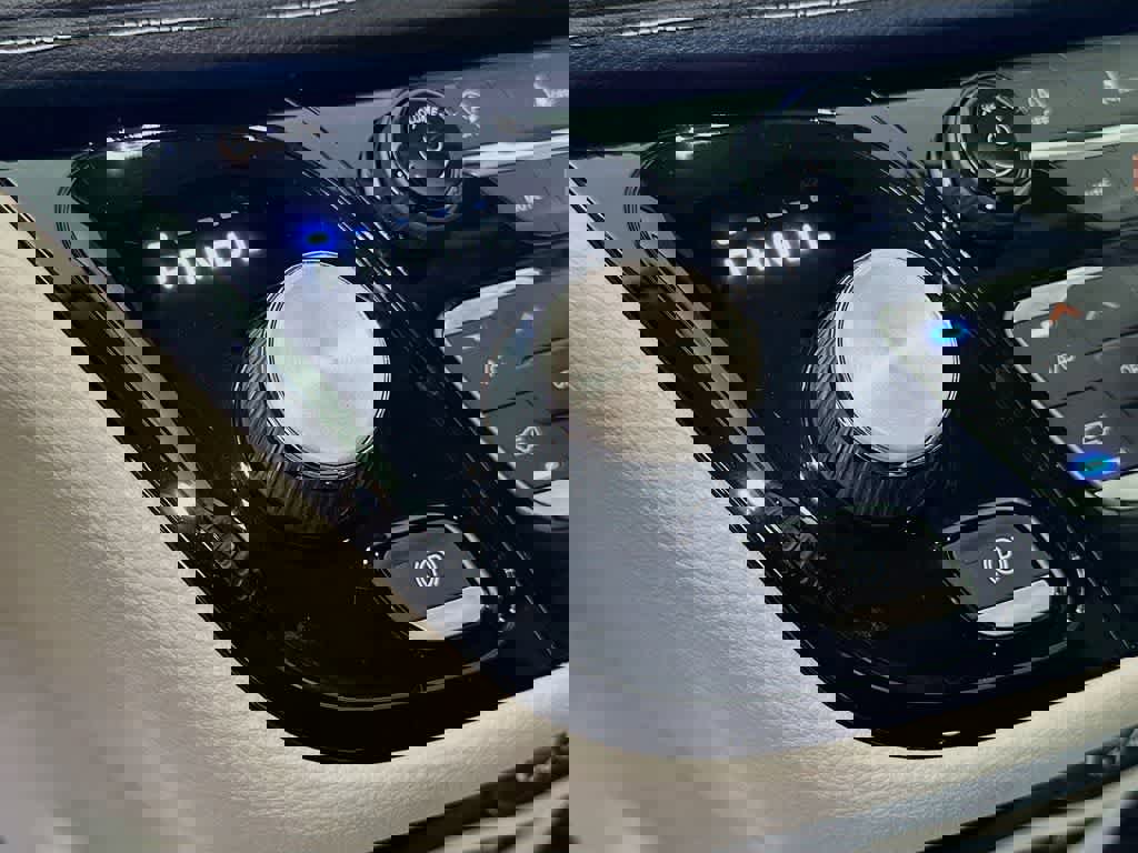 Used 2022 Chrysler Pacifica Touring-L image 22