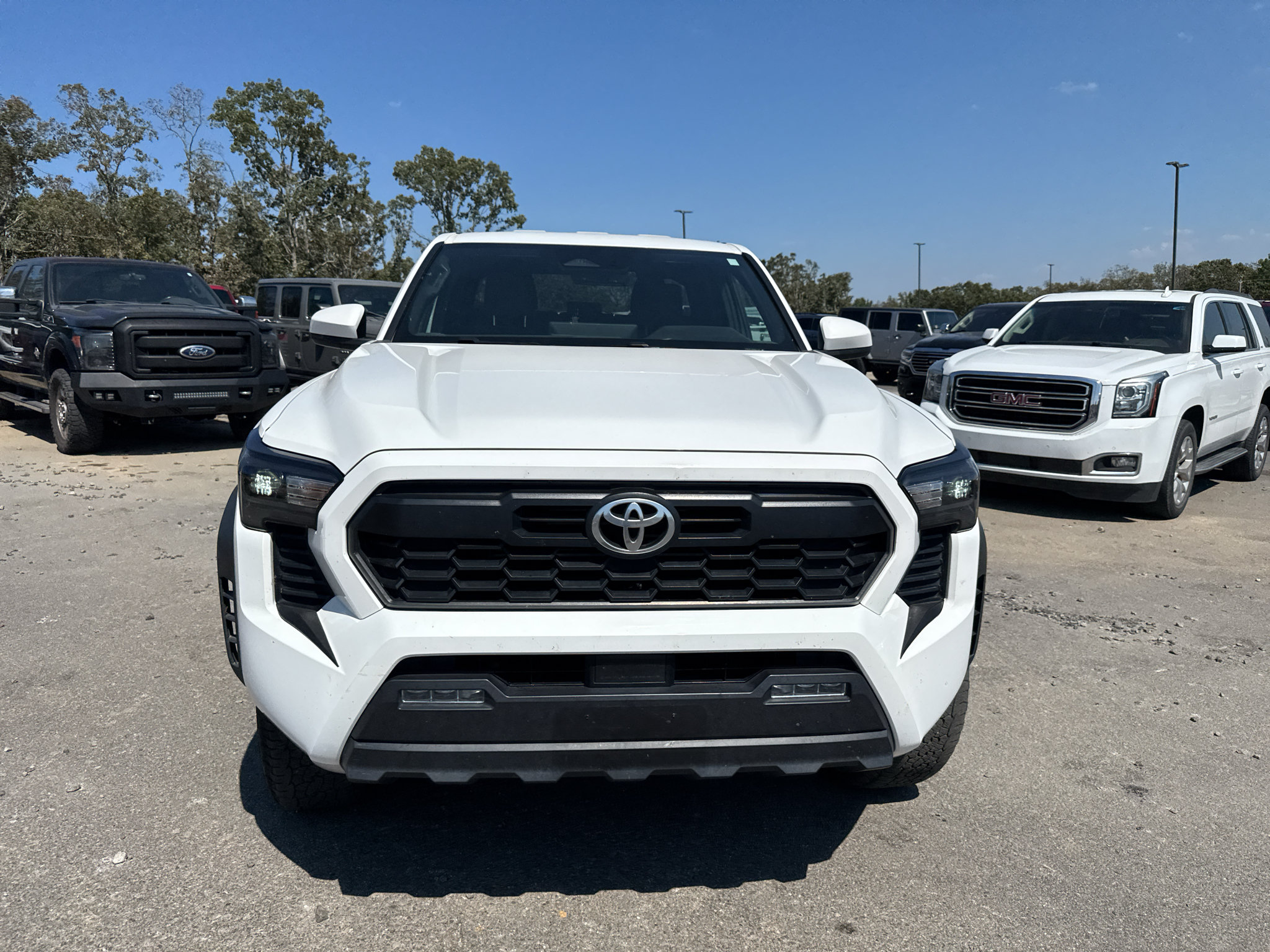 Used 2024 Toyota Tacoma TRD Off-Road AWD/4WD image 2