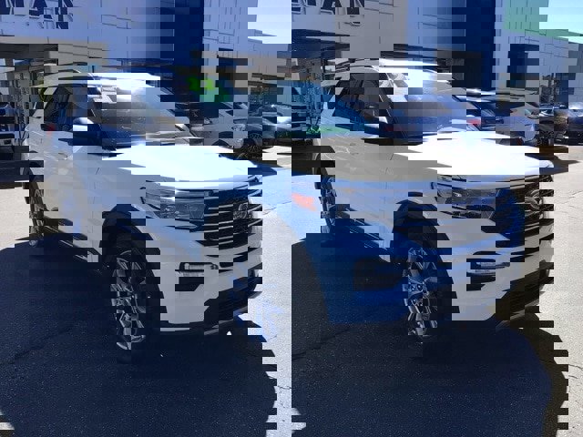 Certified 2022 Ford Explorer XLT w/ Equipment Group 202A image 6