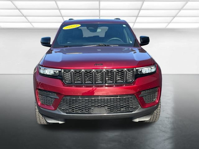 Used 2024 Jeep Grand Cherokee Altitude AWD/4WD image 2